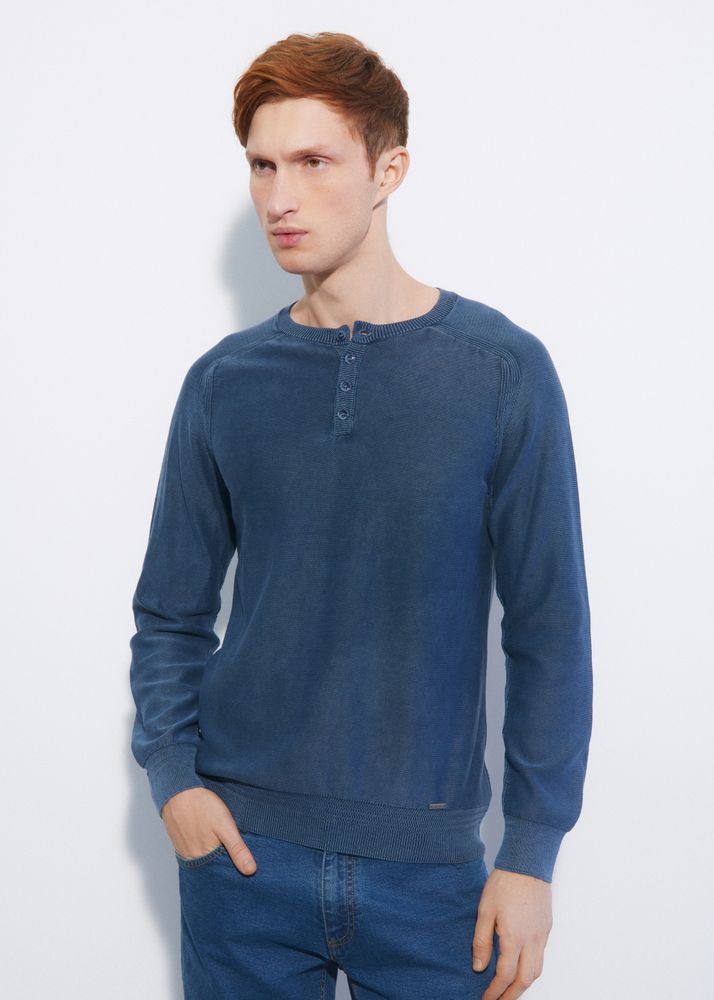 Niebieski sweter męski z guzikami